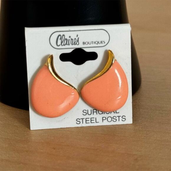Vintage Claire's Peachy Pink Enamel Stud Earrings Gold-Tone Teardrop Jewelry - Picture 1 of 5